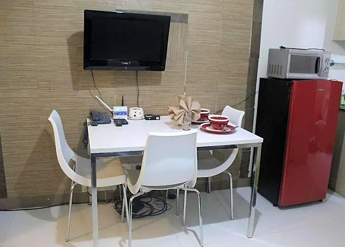 호텔 Chateau Elysee A2 Near Airport,wifi Netflix Kitchen