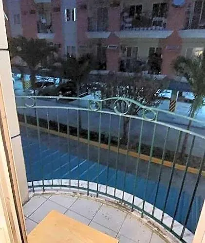 Chateau Elysee A2 Near Airport,wifi Netflix Kitchen 2*